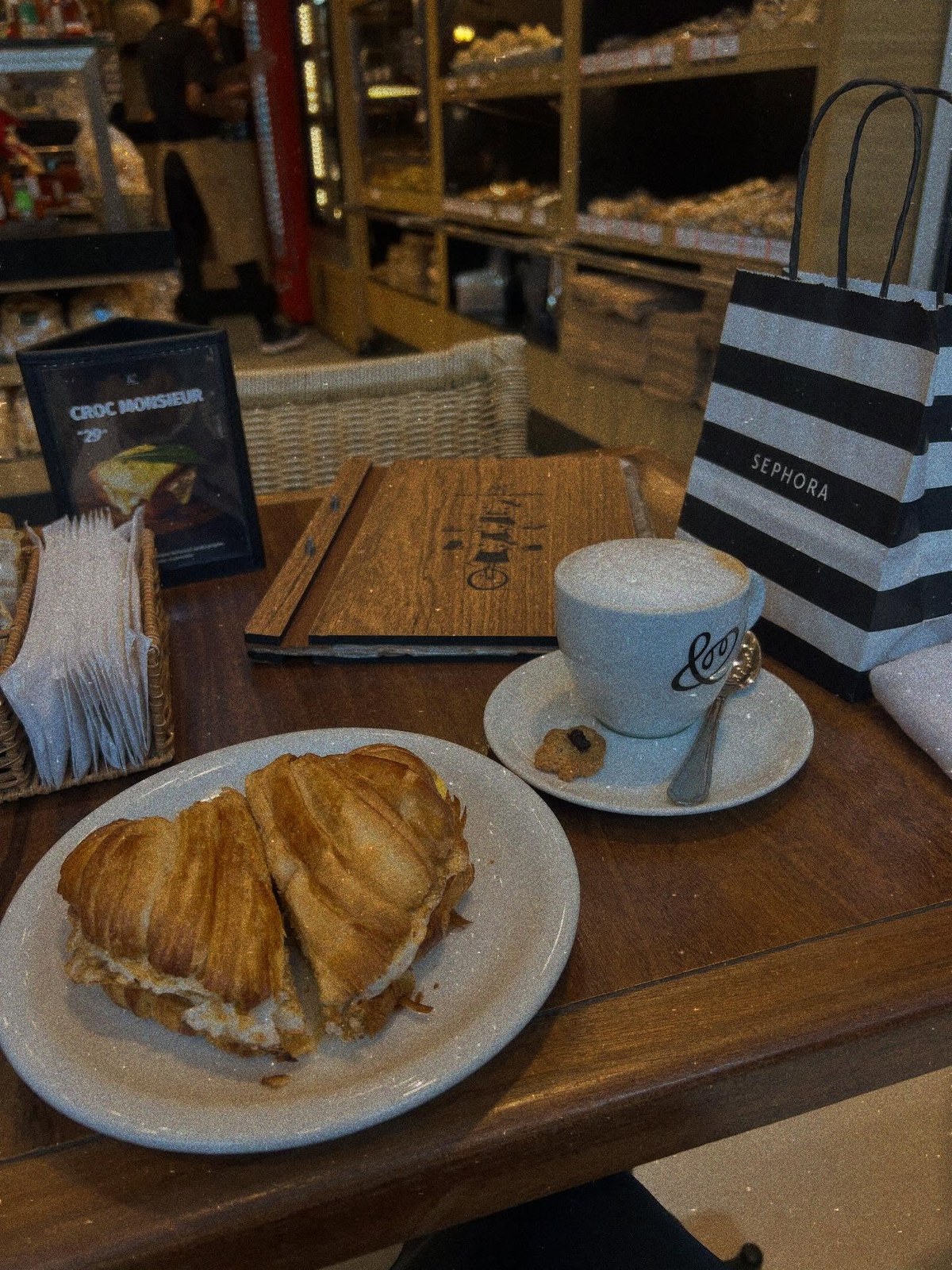 Café da manhã com croissant